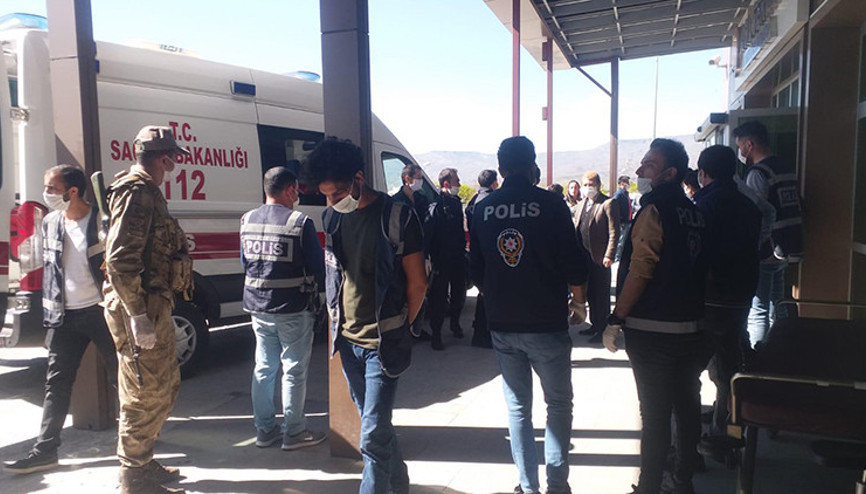 Karsta husumetli iki aile kavga etti: 2 ölü