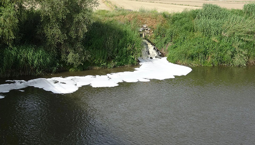 Büyük Mendereste kaygı ve tepki uyandıran kirlilik