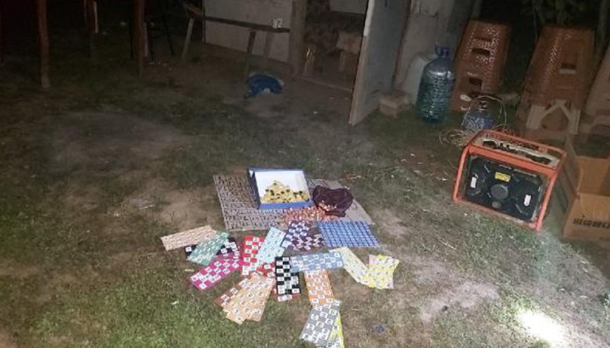 Barakada tombala oynarken yakalandılar