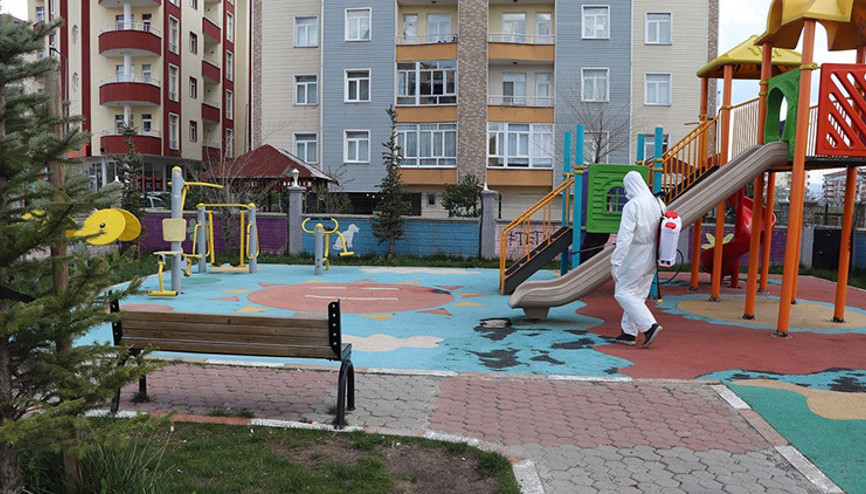 Ağrı’da parklar dezenfekte edildi