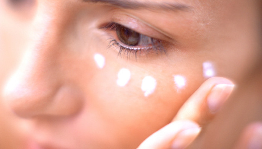 Göz çevremiz için gençleşme önerileri