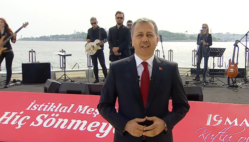 İstanbul Valiliğinden Kız Kulesinde Emre Aydın konseri