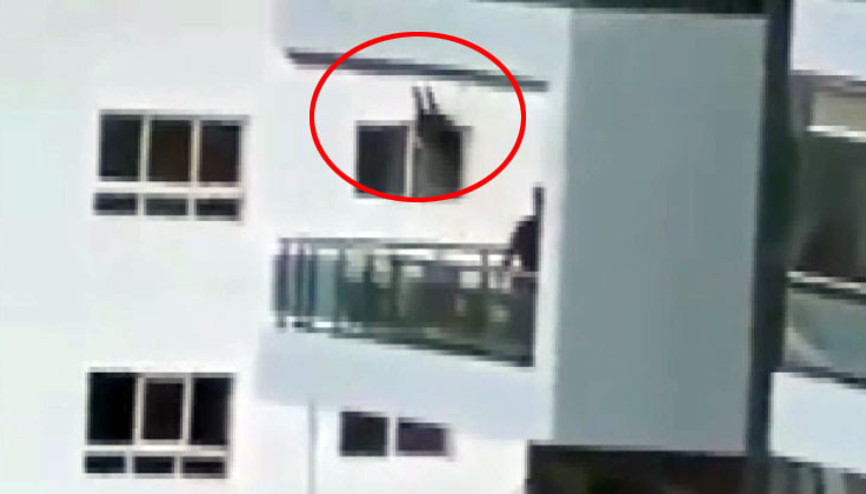 İnanılmaz görüntü 8. katta balkona salıncak kurdu