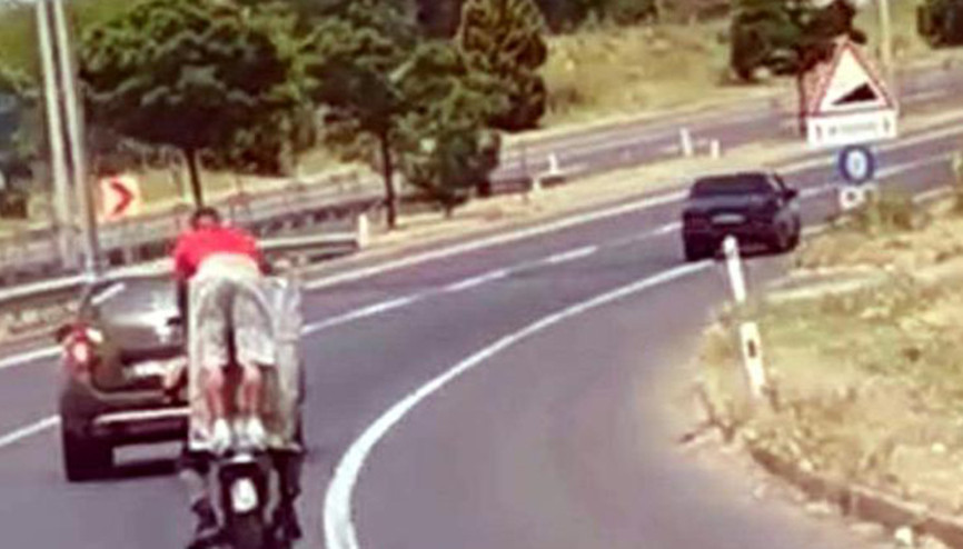 Motosiklete varil yükleyip otoyola çıktılar
