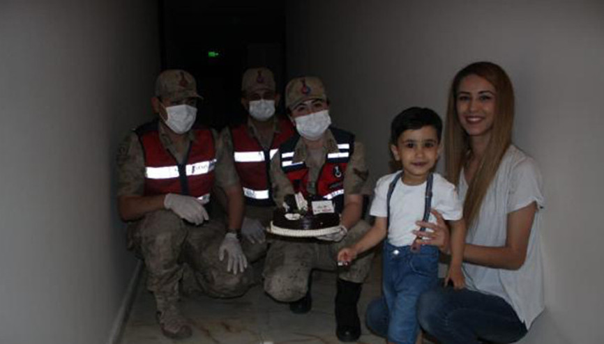 Suriyede görev yapan uzman çavuşun oğluna, doğum günü sürprizi
