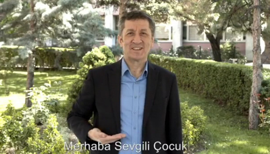 Bakan Selçuk işaret diliyle anlattı