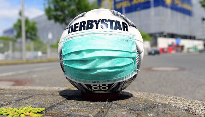 Bundesligada Türkler oynamadı, karton taraftar başladı