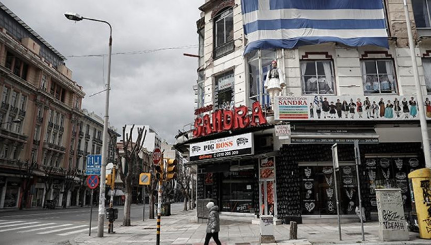 Yunanistanda kafe ve restoranlar açıldı