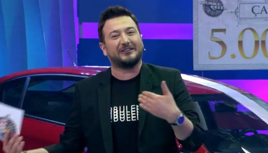 Çarkıfelekin yeni sunucusu Onur Büyüktopçu kimdir, kaç yaşında Çarkıfelekin yeni sunucusu Onur Büyüktopçu kimdir, kaç yaşında