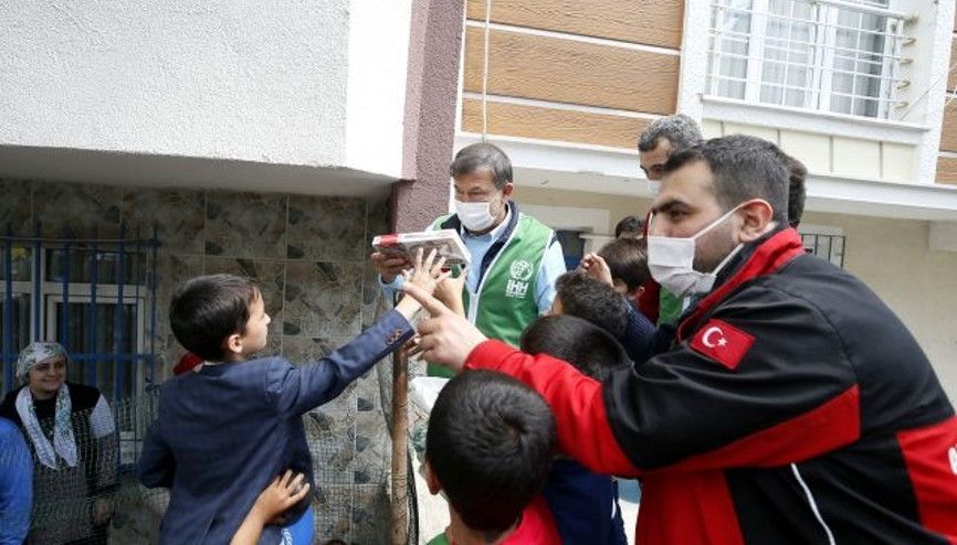 İHH’dan yetimlere bayram hediyesi