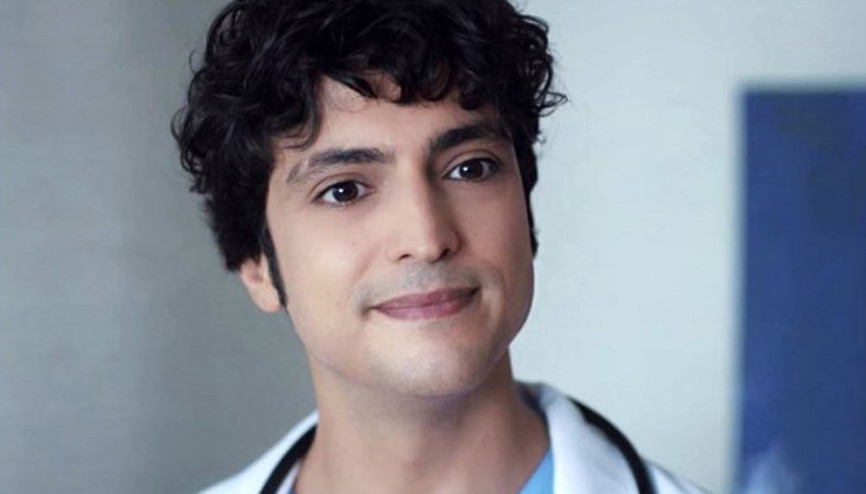 Sadece o değil, meğer abisi de çok ünlüymüş