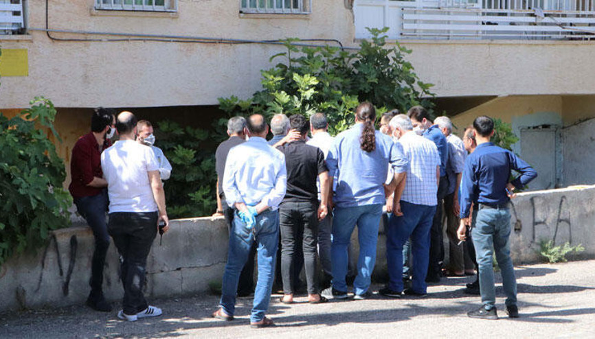 Oyun oynayan çocuklar bahçede kadın cesedi buldu