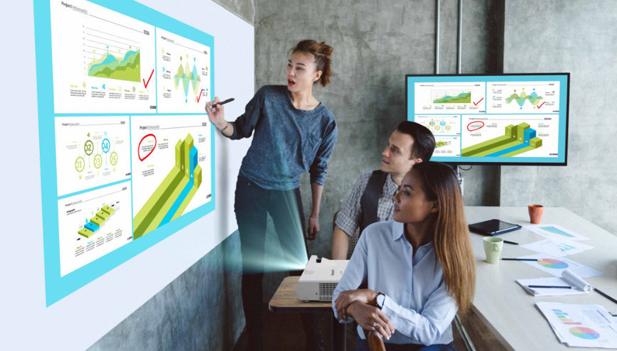 Panasonic yeni LCD projektör serisini duyurdu