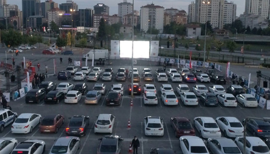 İstanbul’da arabalı açık hava sinema keyfi