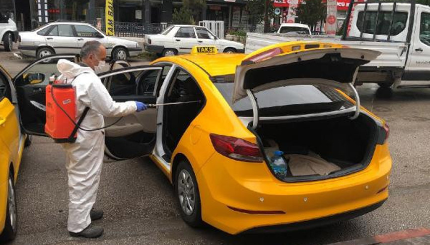 Yenimahallede taksi ve dolmuşlar dezenfekte edildi Yenimahallede taksi ve dolmuşlar dezenfekte edildi