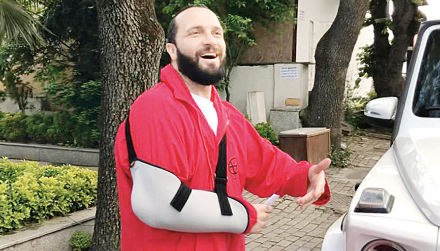 Berkayın zor anları: Kolum döndü