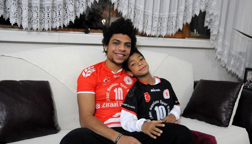 Afyon Belediye Yüntaş, Enaboifoyu transfer etti