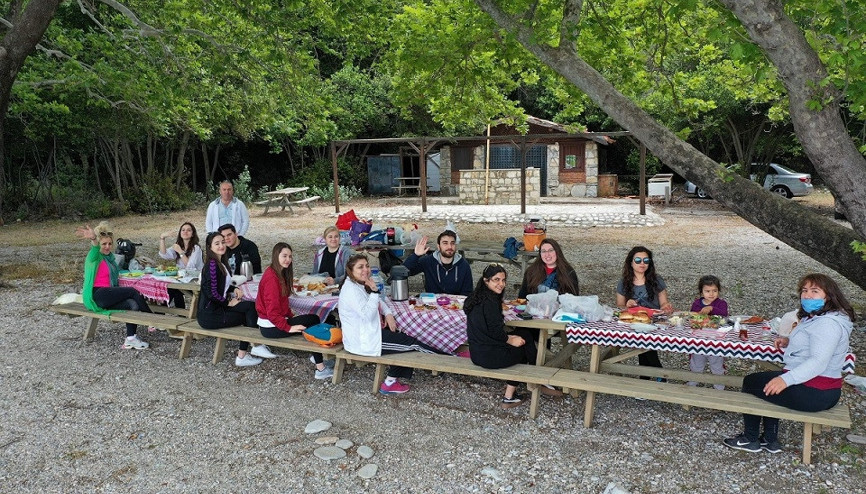 Ziyarete açıldı, ilk günden akın ettiler... Sosyal mesafeli piknik