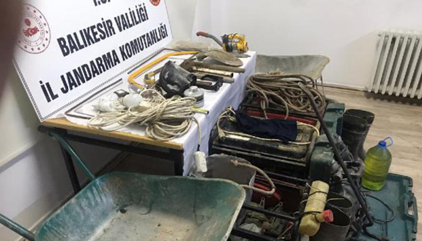 Manyasta kaçak kazıya 3 gözaltı