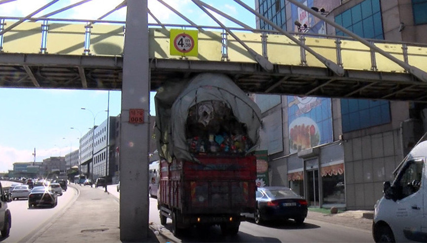 E-5te şaşkına çeviren görüntü Alt geçide sıkıştı