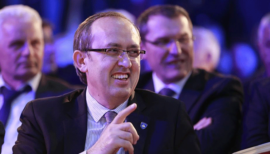 Kosovada yeni hükumet kuruldu... Kabinede bir Türk yer aldı