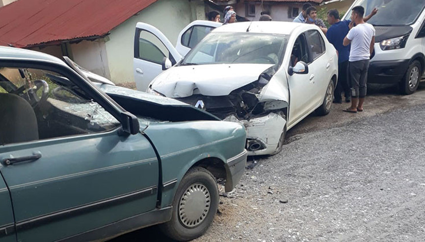 Adanada kaza: 1i bebek 4 yaralı