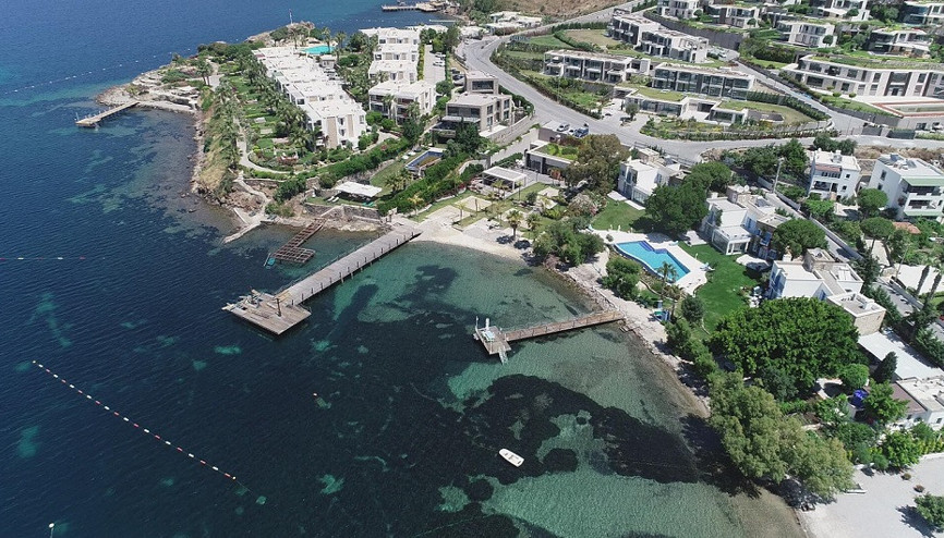 Sahile kuvars tozu serilmesine tepki: Kimsenin doğayı katletmeye hakkı yok