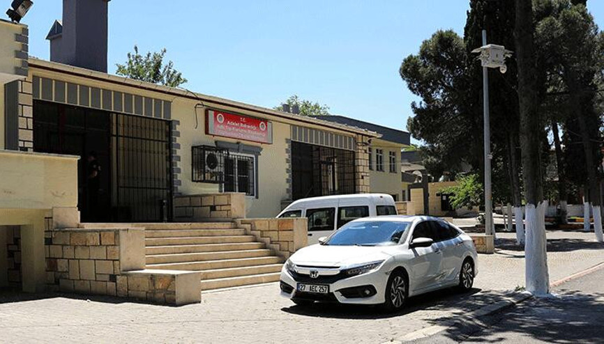 İş adamı, evlerine gittiği 2 kadın arkadaşı tarafından öldürdü