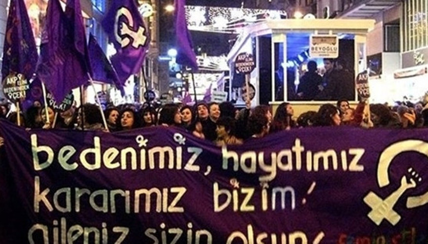 Aşk, kadın düşmanlığını tetikler mi