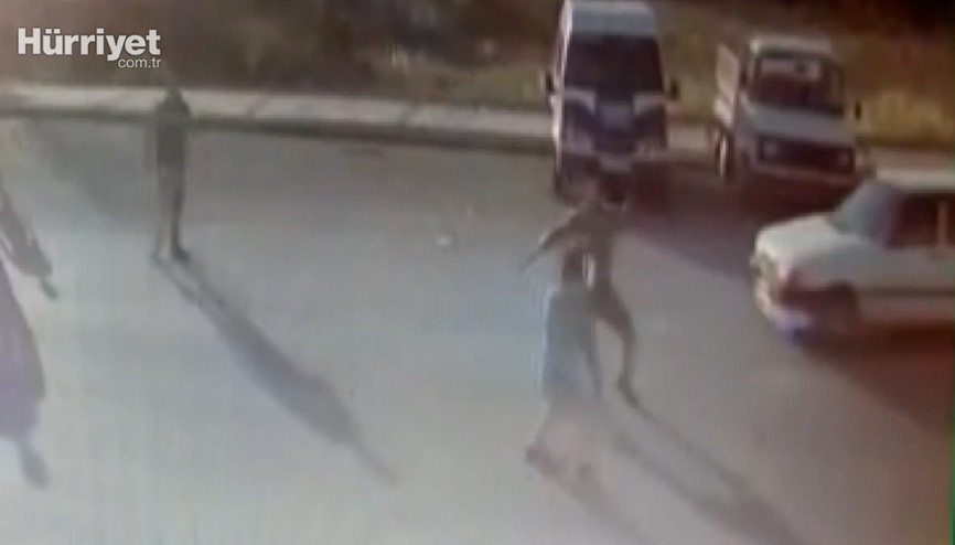 Levyelerle saldırdıkları genci feci şekilde darp ettiler