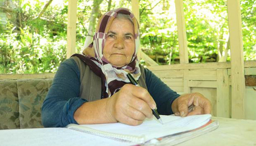 63 yaşında diploma aldı şiir kitabının gelirini eğitime bağışladı