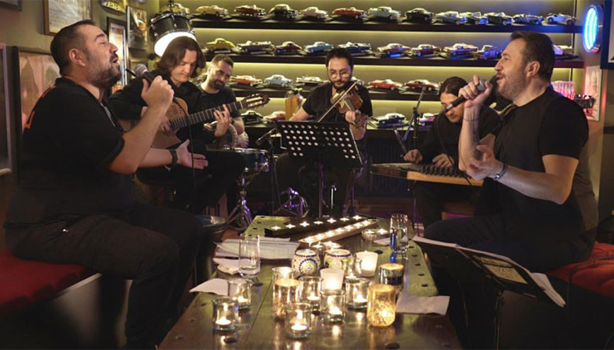 Ercan Saatçi ve Ata Demirerden çok güldüren ninni yorumu