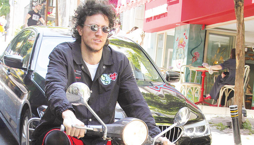 Caner Erdeniz kuralları hiçe saydı Kask ve koruyucu yok