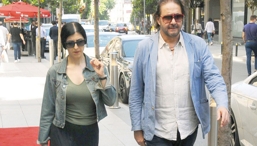 Hakan Meriçliler sevgilisinin elini bıraktı