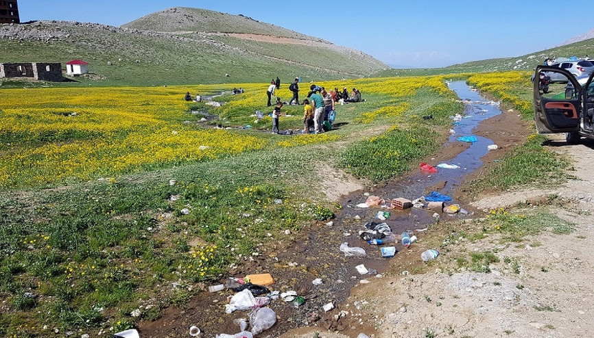 Bu kadarı da pes dedirtti Doğa harikası yayla, çöplüğe döndü...