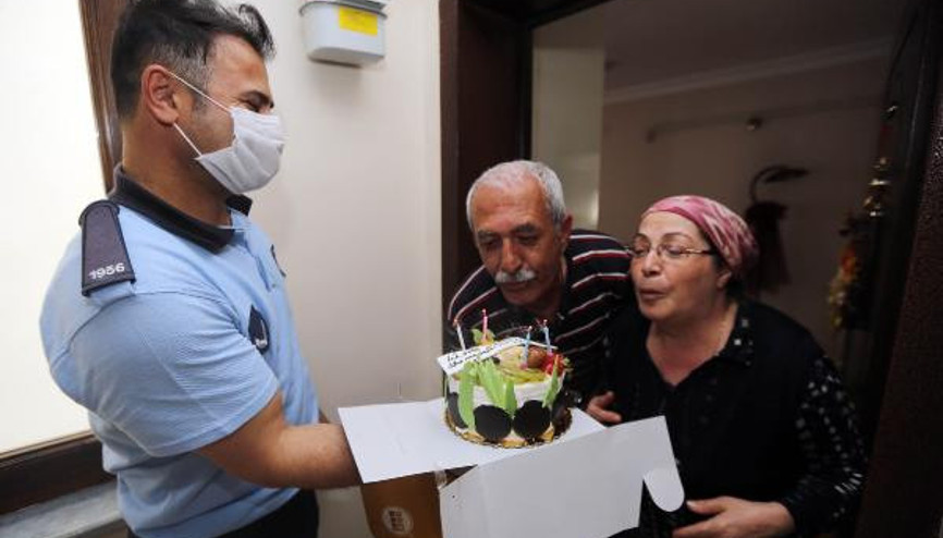 Belediyeden, 42nci evlilik yıl dönümü sürprizi Belediyeden, 42nci evlilik yıl dönümü sürprizi