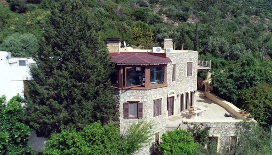 Can Dündarın villasındaki kaçak bölümlerin yıkımında son gün