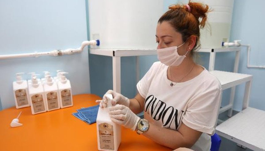 Belediye, kendi dezenfektanını kendi üretiyor Belediye, kendi dezenfektanını kendi üretiyor