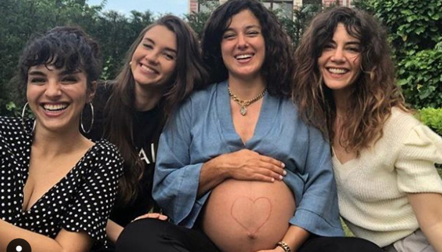 Ekip buluşması... Cansu Tosun anne olmak için gün sayıyor