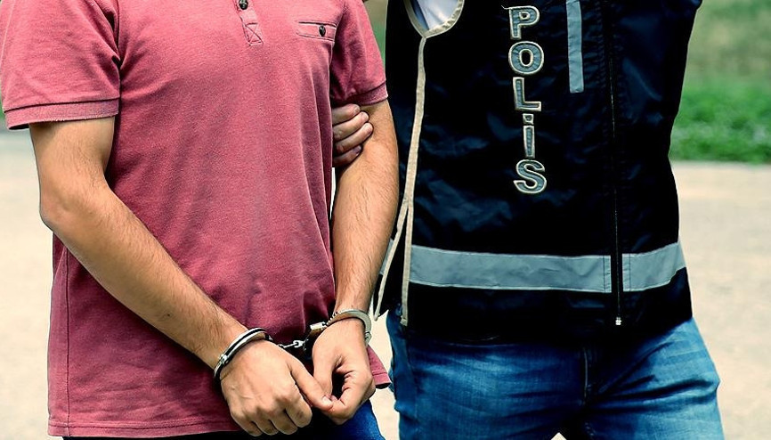 FETÖ üyesi yatağın altından çıktı