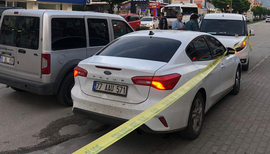 Alacaklı oldukları kişiyi kaçıramayınca otomobilini gasbettiler