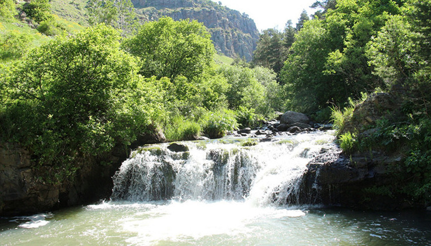 Şelale Deresi, güzelliğiyle etkiliyor
