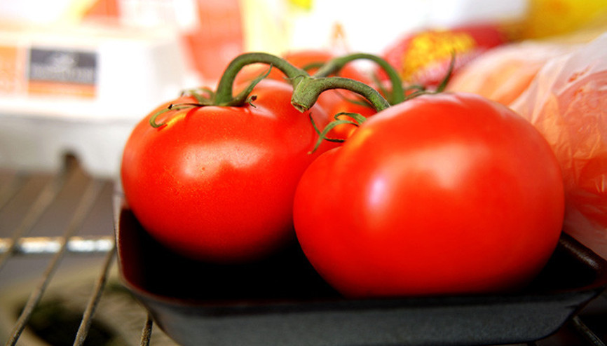 Bu hataları hepimiz yapıyoruz Domatesi dalından koparmadan alıp buzdolabına kaldırmak...