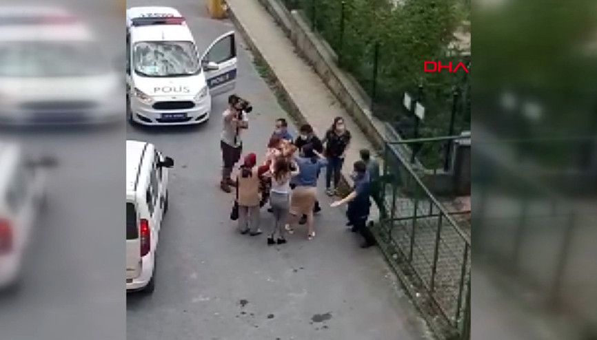 Arnavutköyde iki kız kardeş annelerini alıkoymakla suçladıkları şüpheliye saldırdı