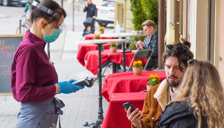 Prof. Dr. Ceyhan uyardı: Kafe ve restoranlarda bardağın ağzınıza gelecek yerini silin