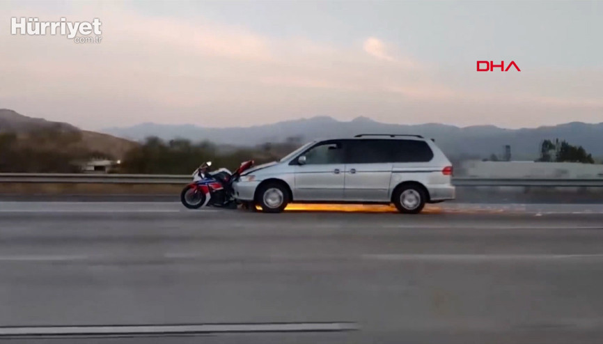 ABDde 6 şeritli otoyolda tehlikeli yolculuk ABDde 6 şeritli otoyolda tehlikeli yolculuk