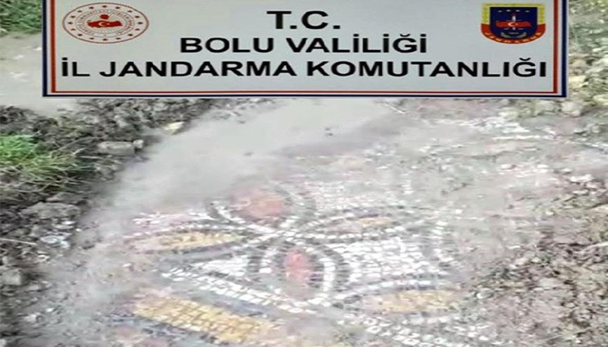 Tarihi eseri 1 milyon dolara jandarmaya satmaya çalışan 7 kişi, yakalandı Tarihi eseri 1 milyon dolara jandarmaya satmaya çalışan 7 kişi, yakalandı