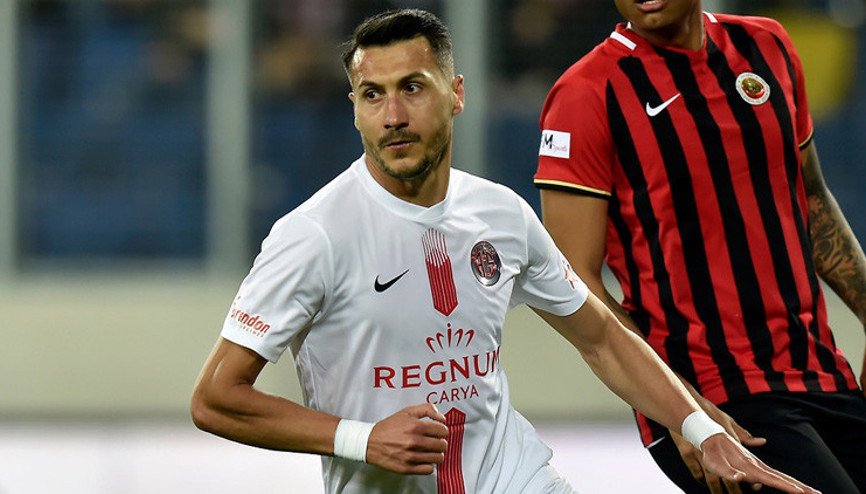 Adis Jahovic penaltılarla gol krallığı yarışını sürdürüyor