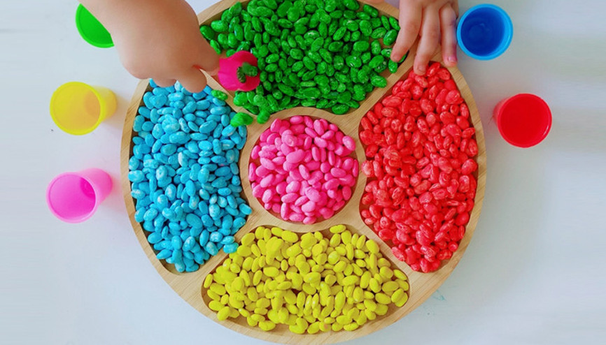 Hem yararlı hem eğlenceli: Montessori aktarma çalışması