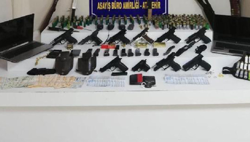Ataşehirde silah satışı yapılan eve operasyon